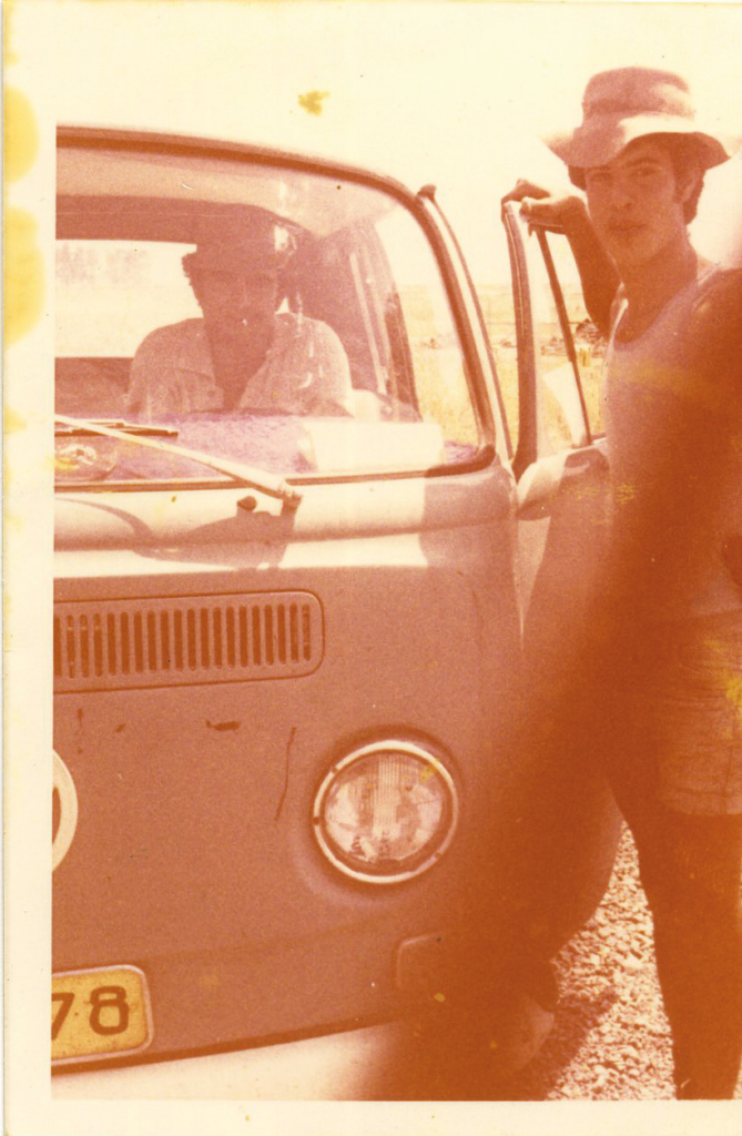 תצלום היסטורי עם רכב הובלת הסחורות, 1983